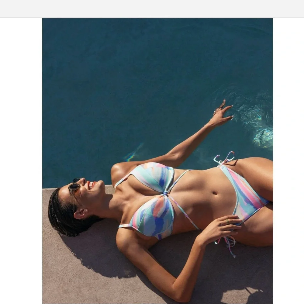 Bikini - Picture 3 of 6